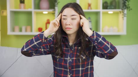Asian-young-woman-with-migraine-pain.